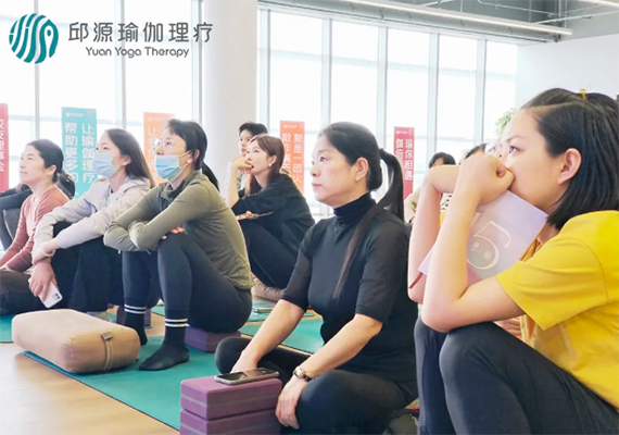 学员认真听讲 学员认真听讲