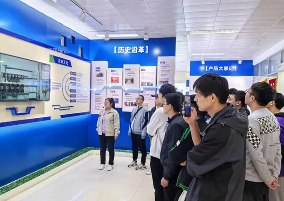 参观企业展厅 参观企业展厅