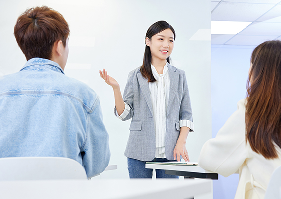 老师与学生上课形象 老师与学生上课形象