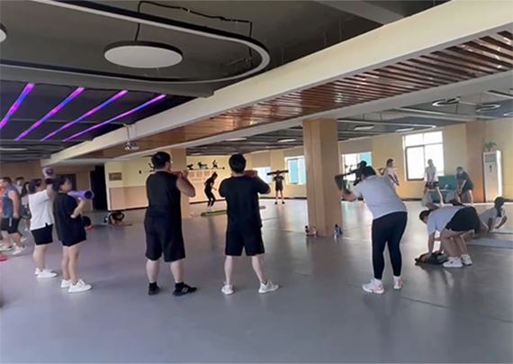 专业的教练监督 专业的教练监督
