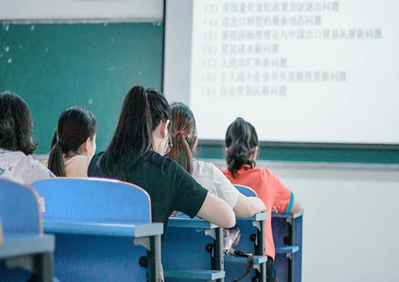 摄图网_500610606_教室里上课的同学们(企业商用) 拷贝 摄图网_500610606_教室里上课的同学们(企业商用) 拷贝