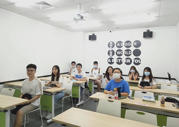 聽課風(fēng)采 聽課風(fēng)采