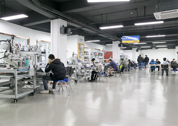 實(shí)訓(xùn)現(xiàn)場(chǎng) 實(shí)訓(xùn)現(xiàn)場(chǎng)