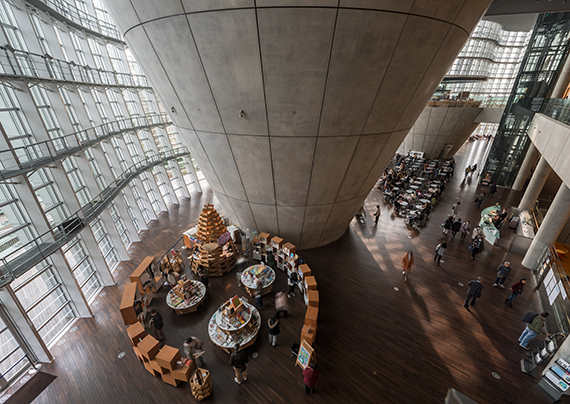 日本东京国立新美术馆内景 日本东京国立新美术馆内景