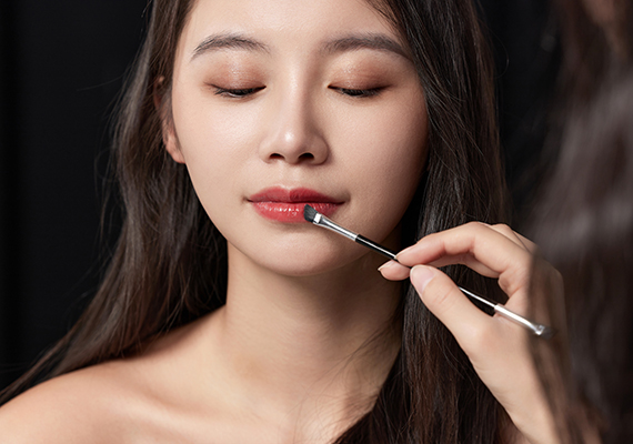 化妆师化唇妆特写 化妆师化唇妆特写