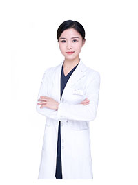 皮膚美容主診醫(yī)師：侯霄梟