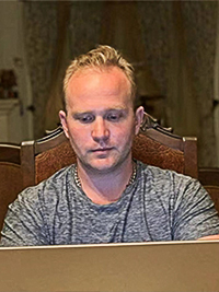 洛杉磯UCLA學(xué)術(shù)總監(jiān)：特雷夫·迪恩Trev Dean