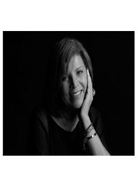 服裝設(shè)計(jì)導(dǎo)師：Zora Gerault