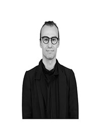 服裝設(shè)計(jì)導(dǎo)師：Evgeny AVETISIAN