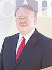 橘郡美高外方校長：Mr. Philip Louis Jr. Sheldon