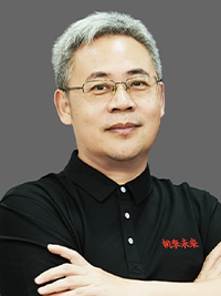 校长兼化学带头人：杨平