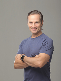 普拉提教師：愛德華 Ed Curtain