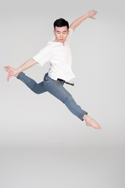 舞蹈老师：梁龙鹏