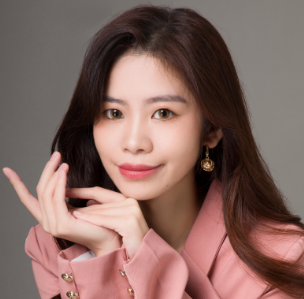 钢琴教师：胡安佳