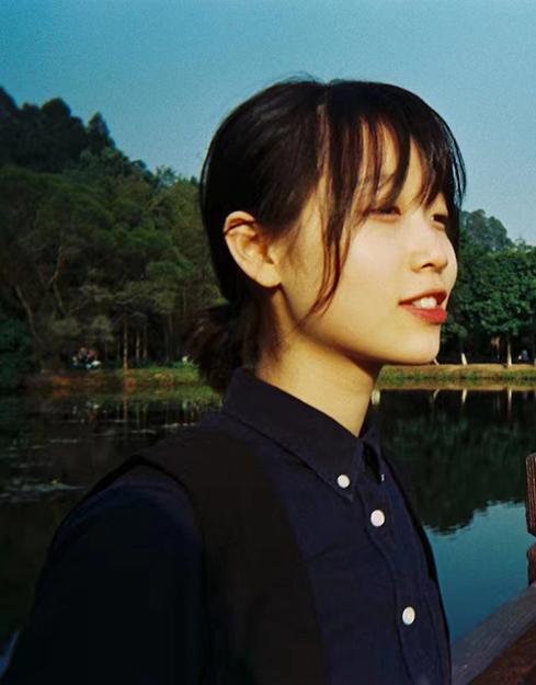 美術(shù)老師：丁玉兒