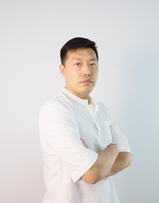 美術(shù)老師：張鵬