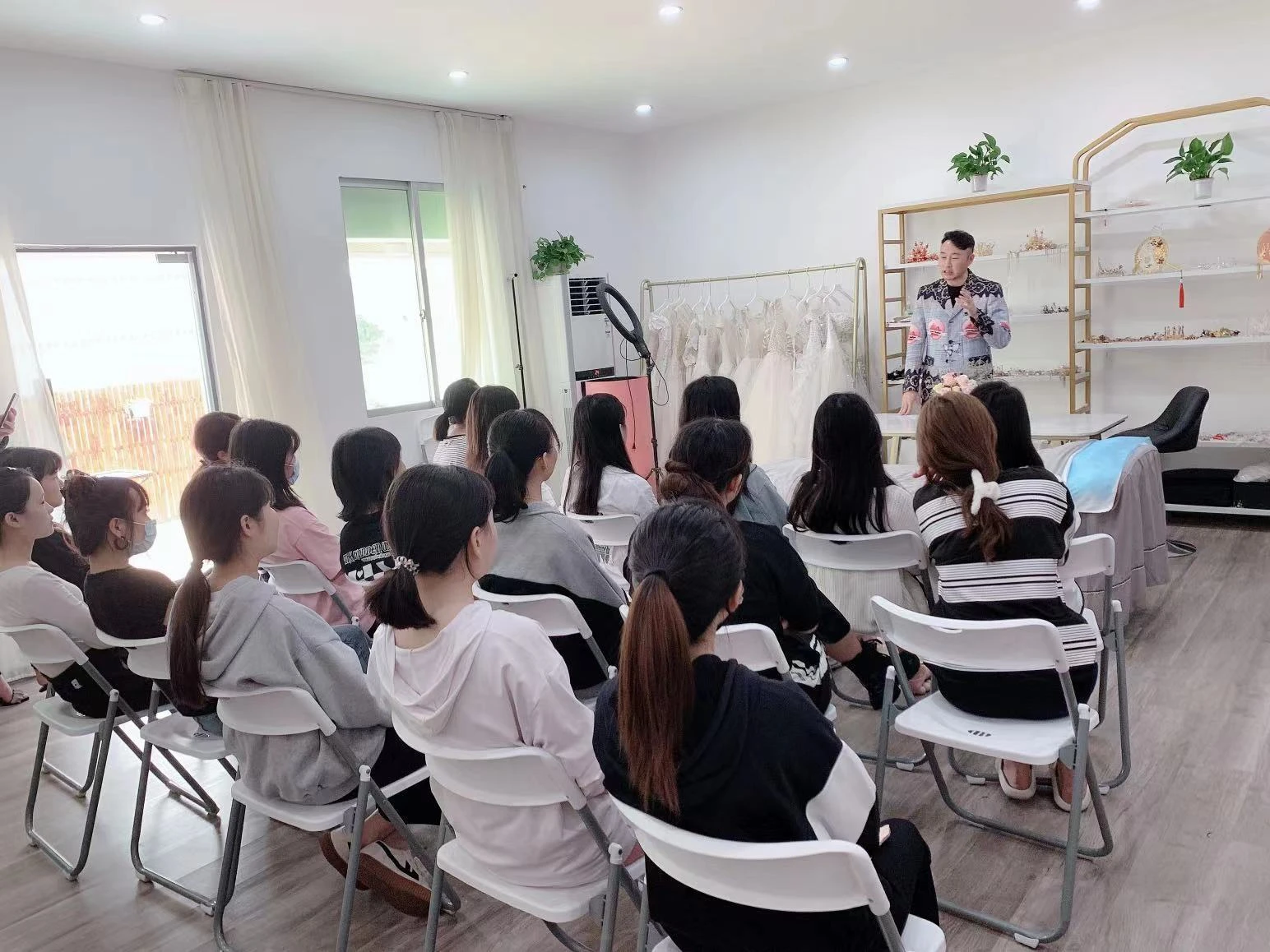 学美妆对个人形象的提升有多大？