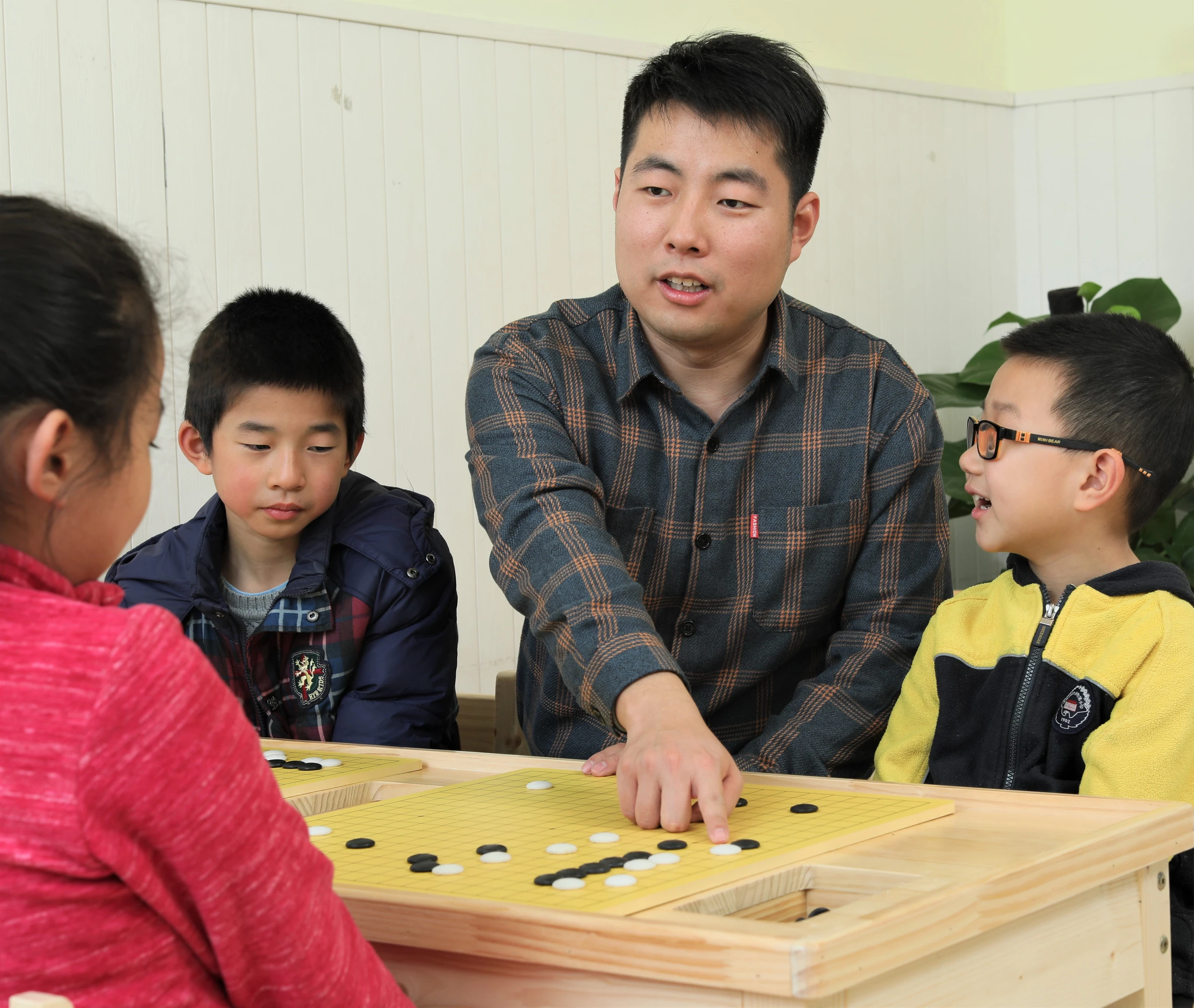 王哲明 职业三段 9年教龄 围棋高段班