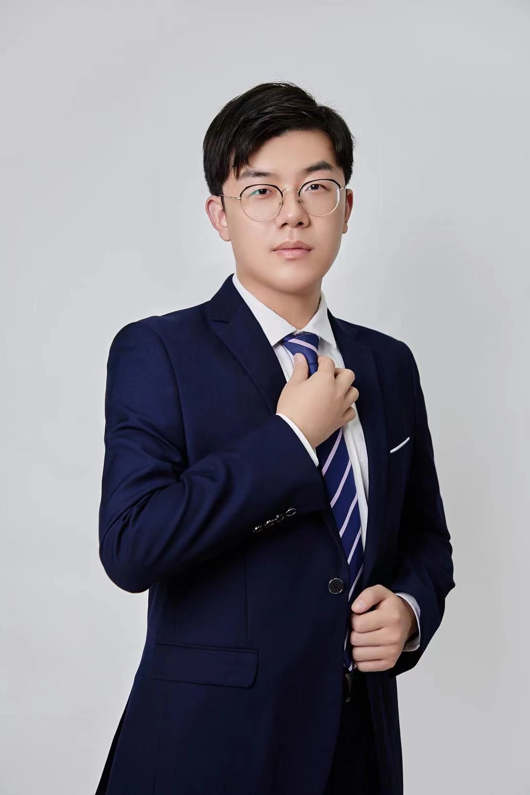 陈老师-化学.jpeg — 板书清晰的化学老师