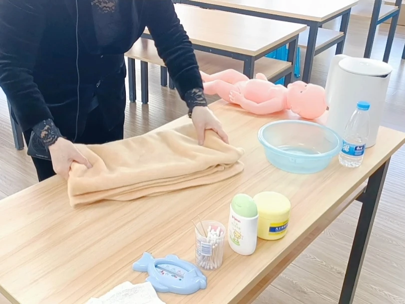 月嫂育婴师实训