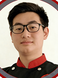 卓求教育初级裱花老师，从业6年，从师上海，擅长花卉，生肖蛋糕制作，各种卡通动物花边花卉蛋糕顺手拈来，教学风格严谨，讲解细腻，通俗易懂，不厌其烦，对零基础的学员保持高度的教学耐心，是学员心中的好‘大哥’好‘兄弟’。