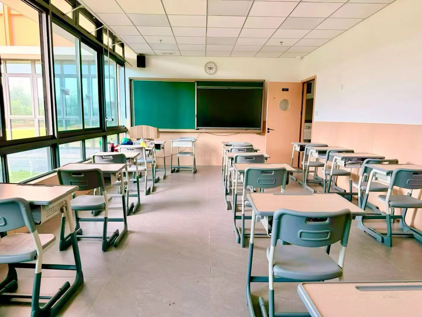 现代化多媒体教室 —— 四大名补标准化教学空间