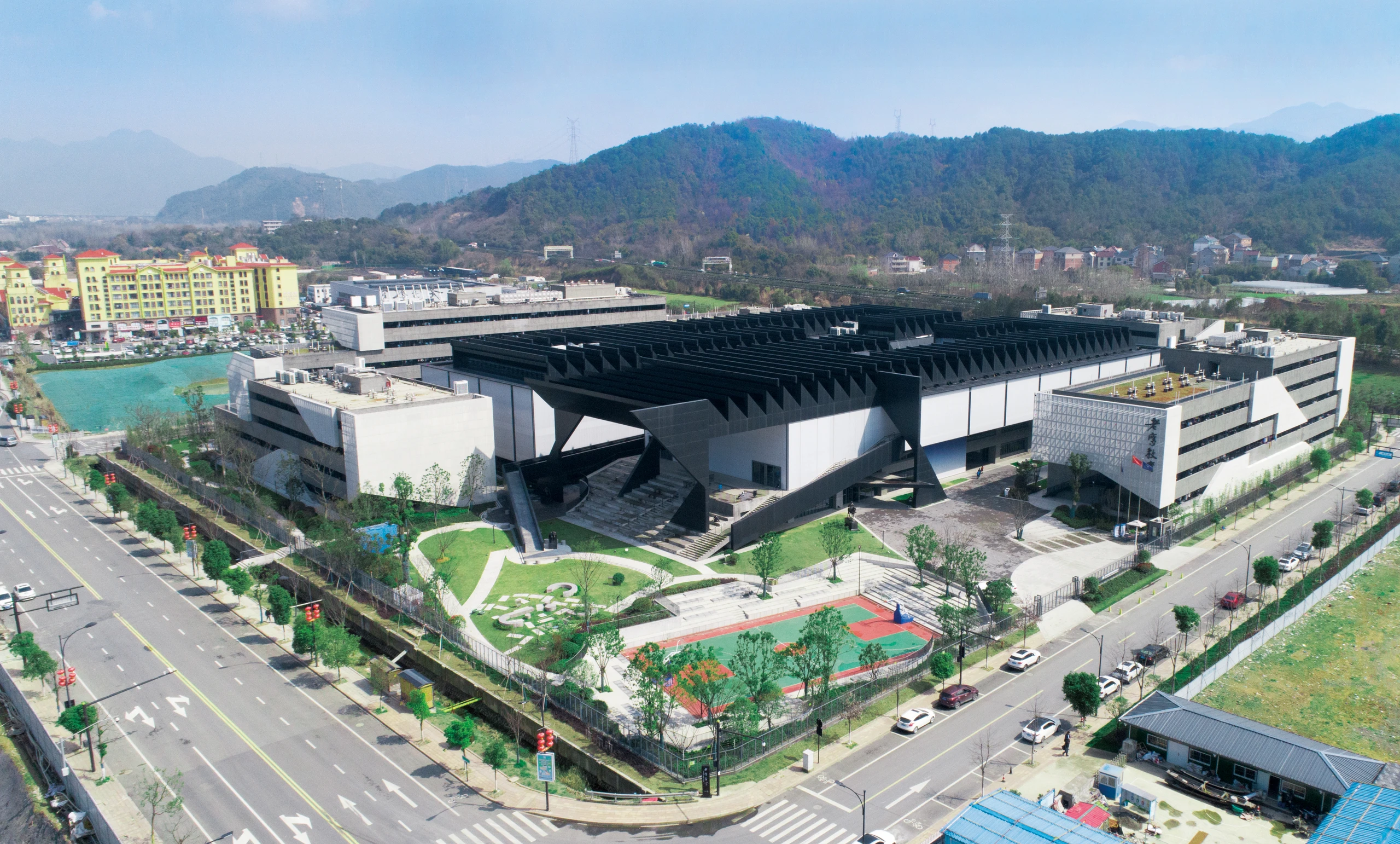 老鹰高级中学全景图