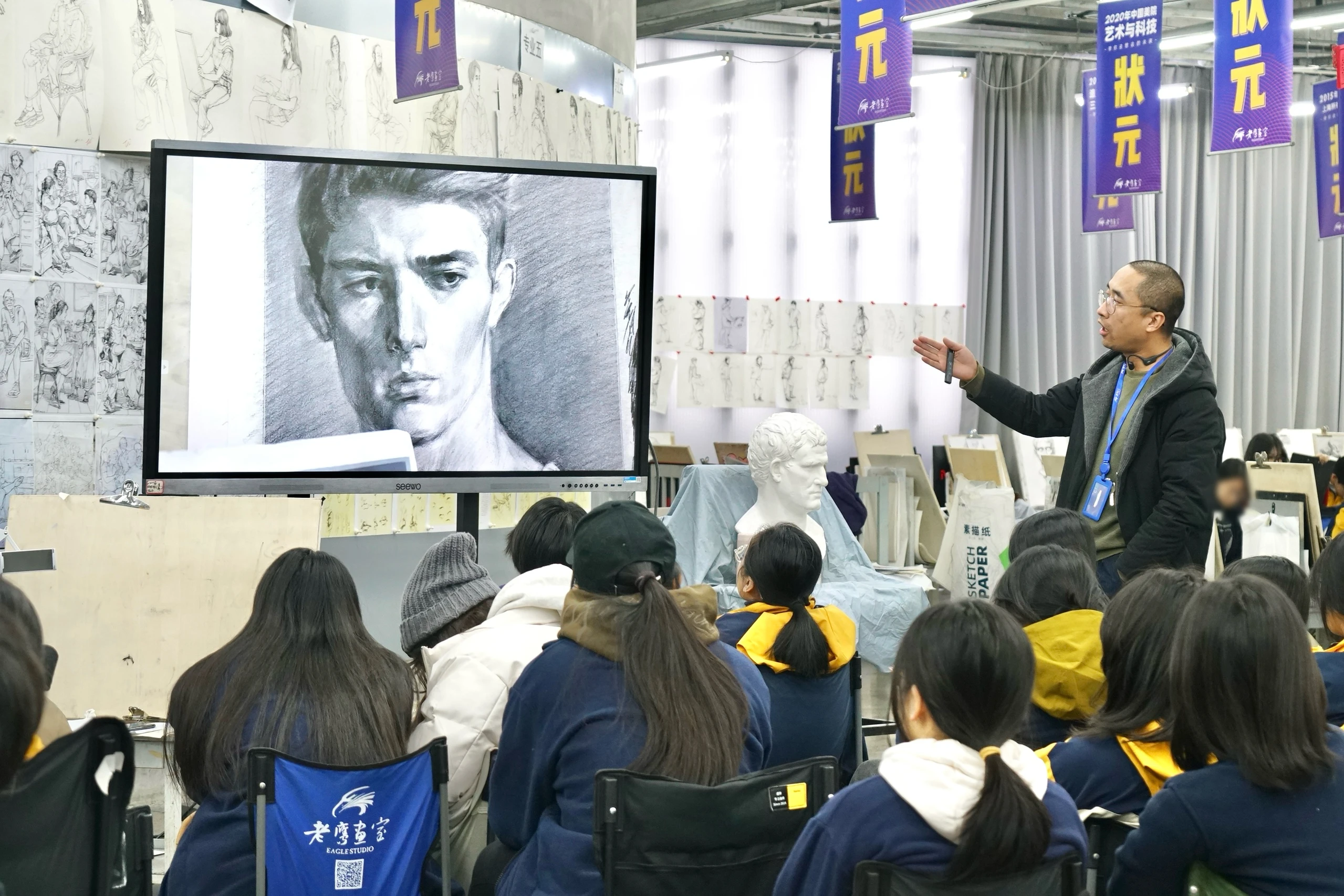 杭州富阳老鹰高级中学教师一对一讲解场景，专注细致辅导