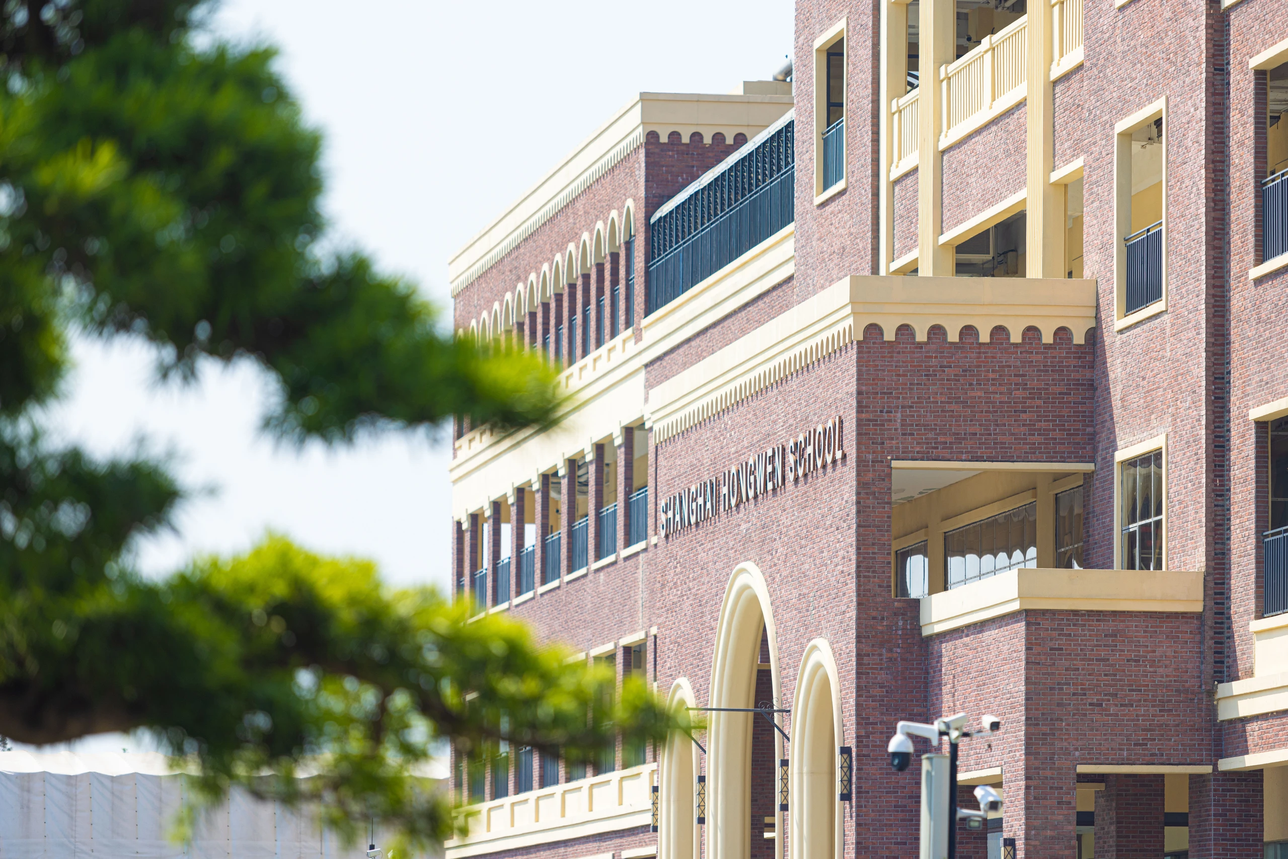 教学楼外观：现代简约风格建筑