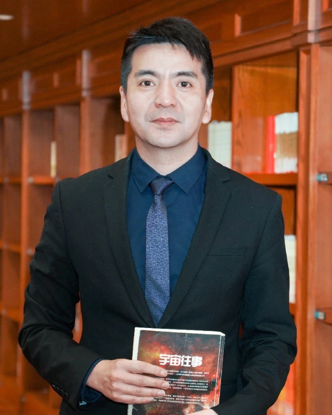 郑皓亮老师：化学学科组长，帝国理工学院化学博士