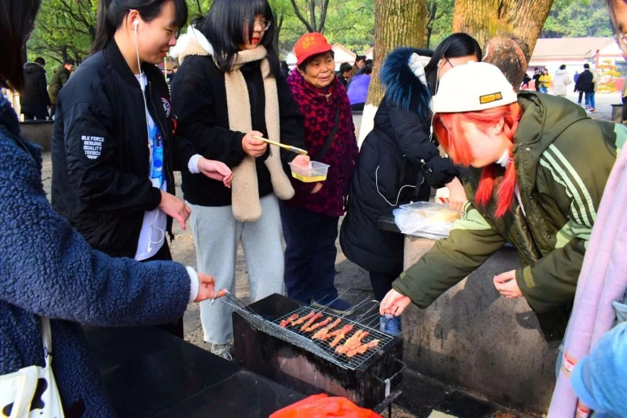 团建烧烤活动
