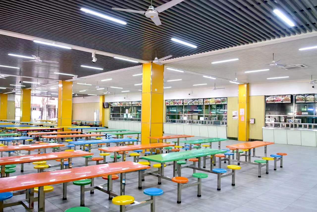 学生饭堂