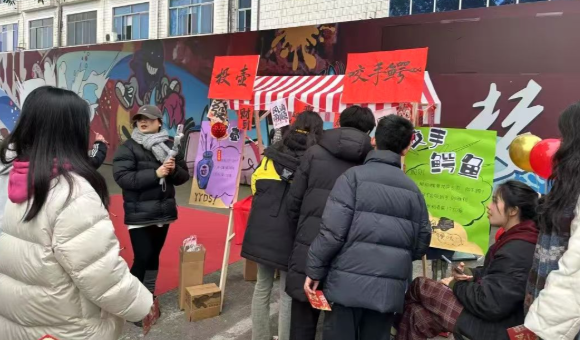 成都红土地艺术培训学校学员风采一览