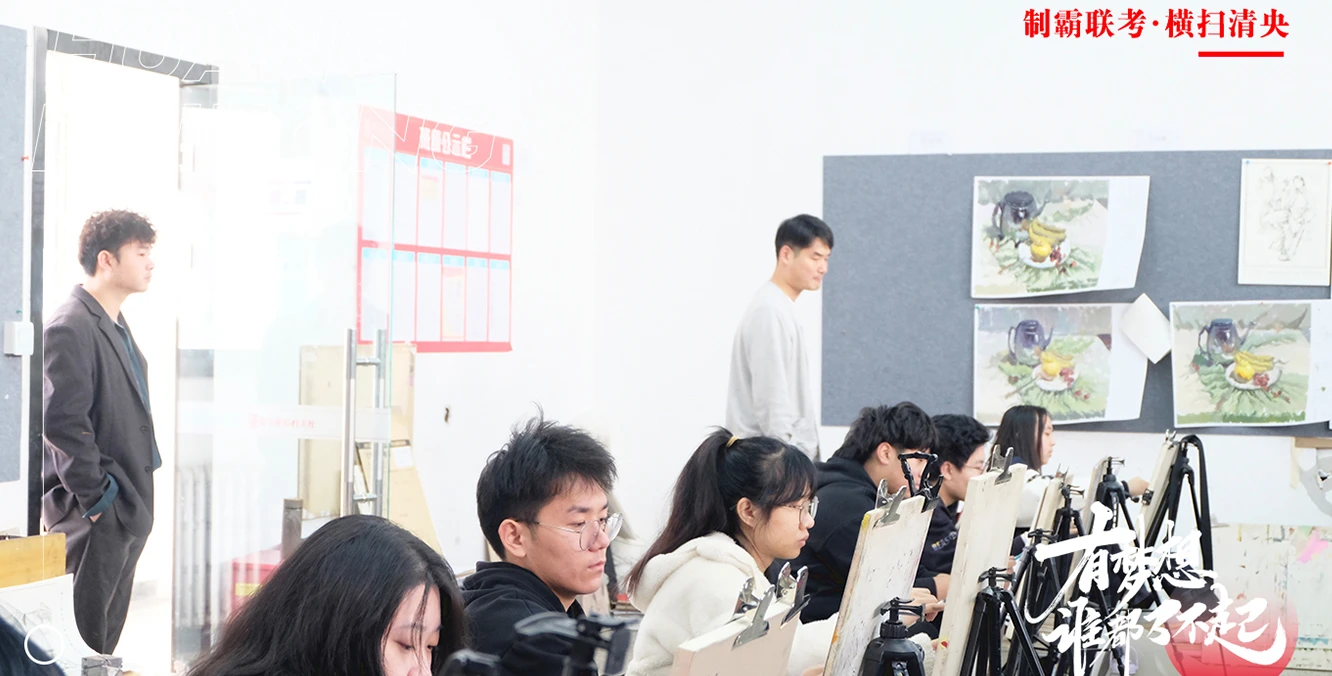学习现场 - 专注的课堂氛围