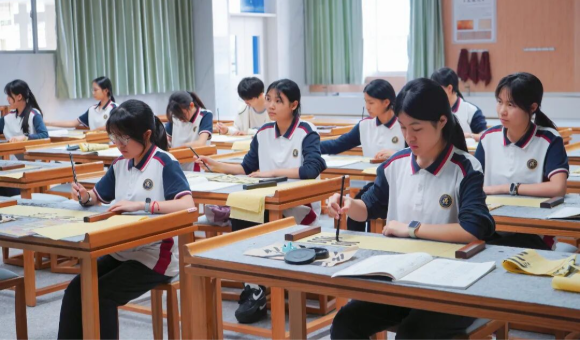 肇庆荣源龙高级中学学校学生风采一览