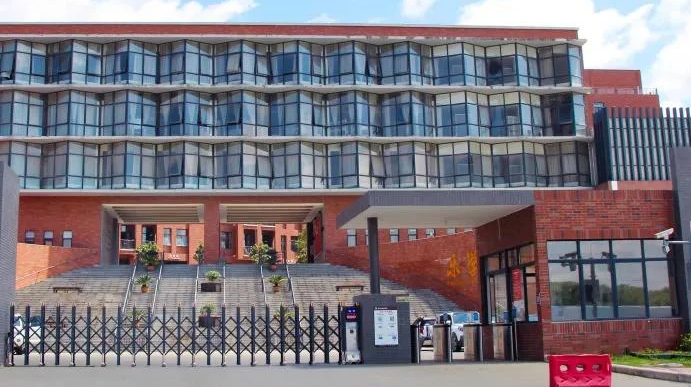 贵阳市南明区世纪纽绅学校校门口