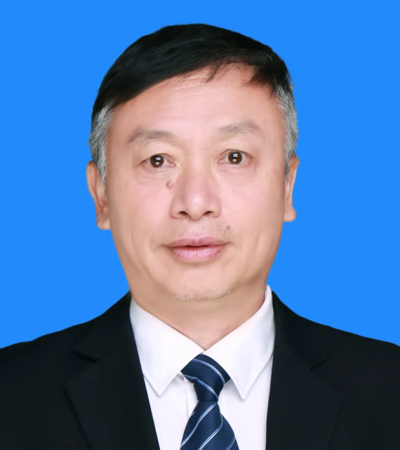 老师 覃亚夫