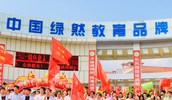 学校的师资力量如何、教学经验怎样？高中部一线教师资历揭秘！