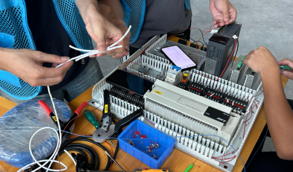 广东产融数据科技研究院的教学现场怎么样？实战教学、设备真机演练实拍！