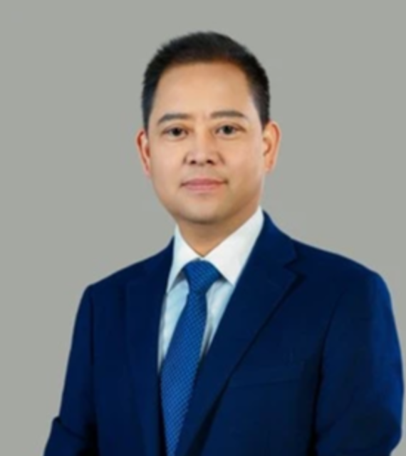 中学部校长 周国平