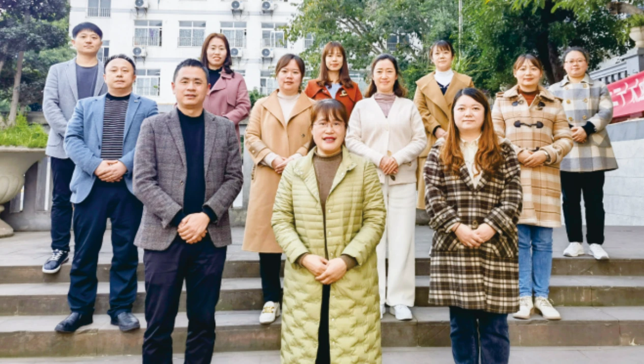 合川卓尔学校优秀教师团队合影