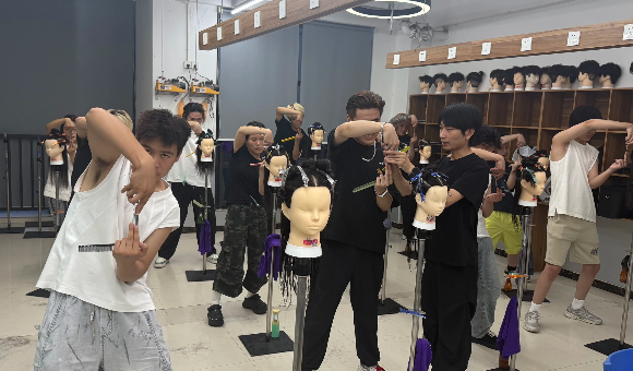 学美发为什么要选择专业美发学校？零基础学习美发需要了解这几点