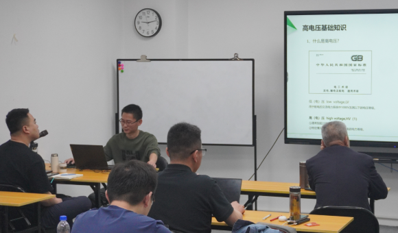 深圳汇维云新能源培训学校师资力量如何？行业标准专家、一线实战名师履历揭秘