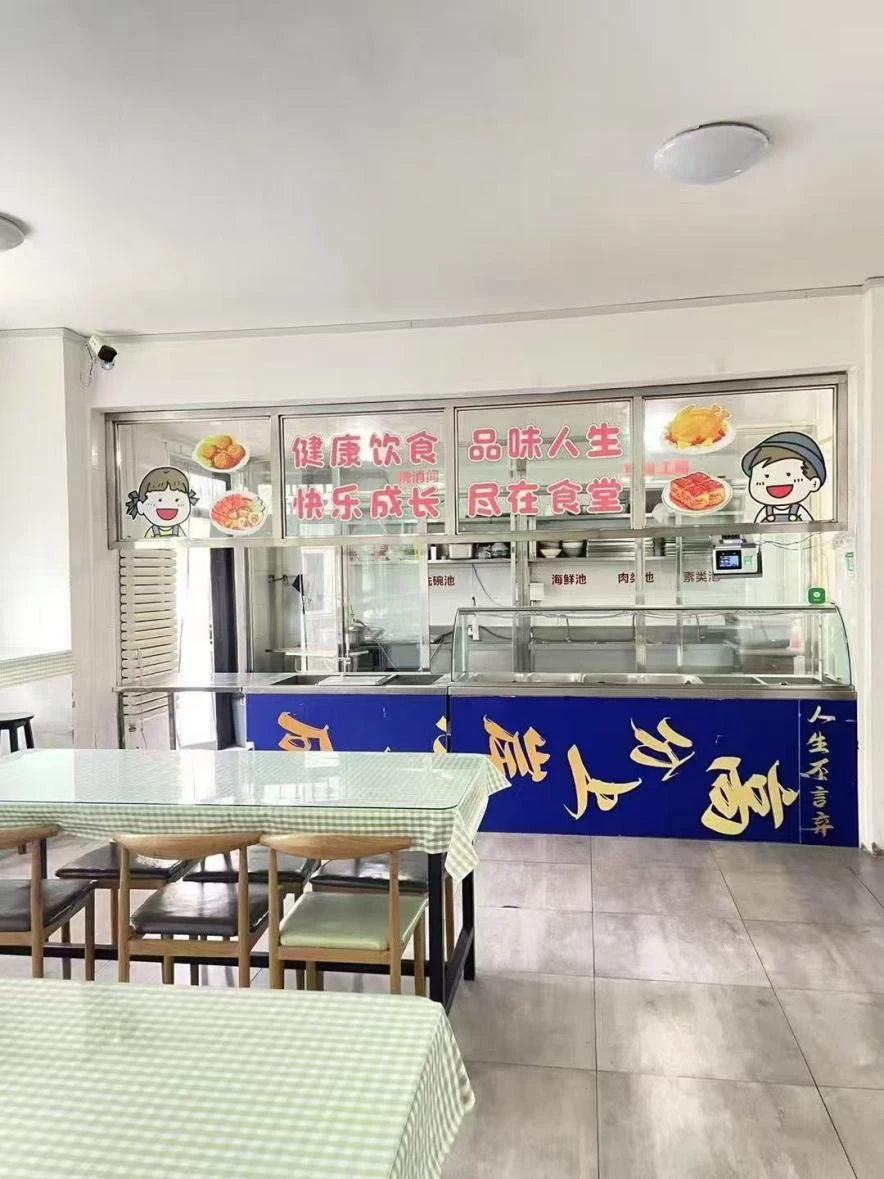 整洁卫生的食堂环境