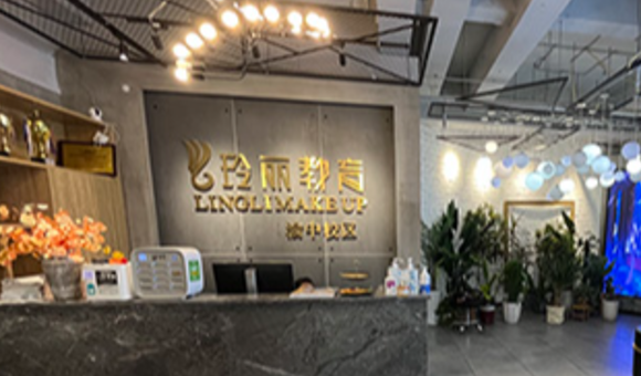 重庆玲丽教育化妆美甲课程体系：从入门到创业全覆盖
