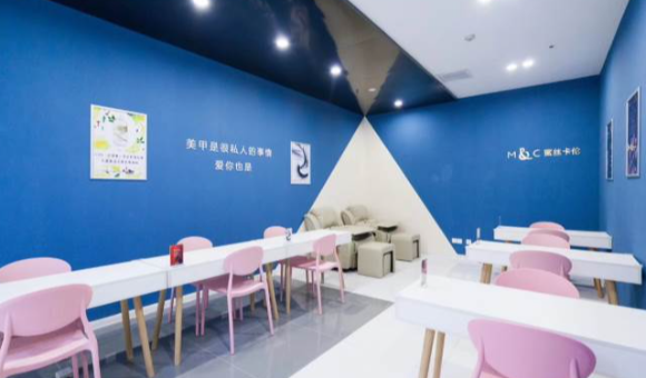 西安蜜丝卡伦美妆培训师资阵容：12位专职讲师与多重行业资质