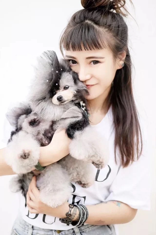 丹丹老师肖像
