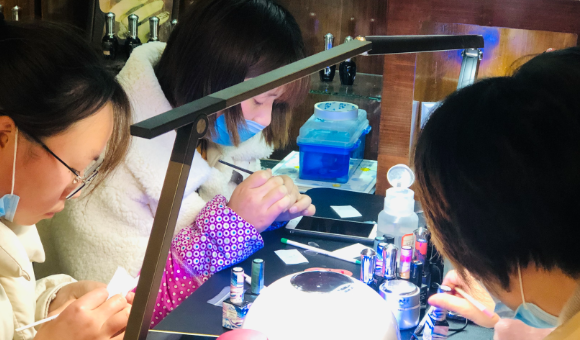 宁波华飞美妆培训学校靠不靠谱？课程、师资、学费、地址一览！