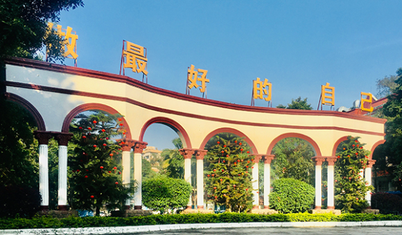 广州华耀中高考全日制学校靠不靠谱？课程、师资、地址、交通一览！