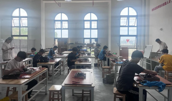 广东产教融合科技研究培训中心电话是什么？附联系方式与交通方式全解答！